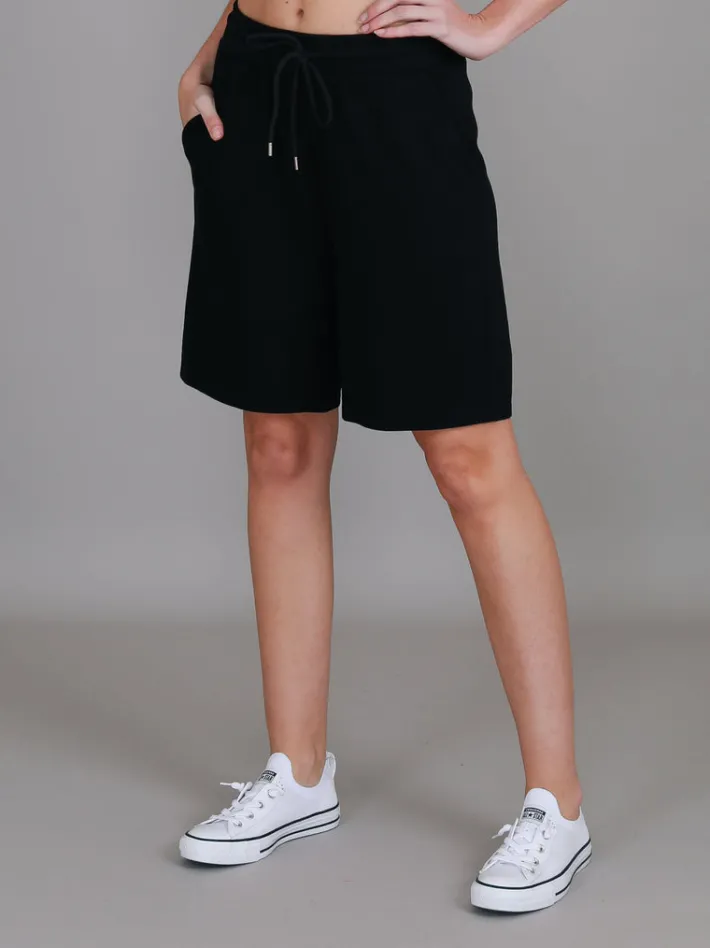 3rd Story Chadstone Long Shorts< Shorts