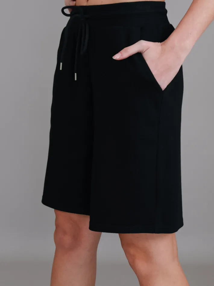 3rd Story Chadstone Long Shorts< Shorts