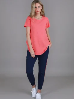 3rd Story Elwood Curved Hem T Shirt< Short Sleeves