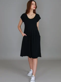 3rd Story Evelyn Midi Dress with Pockets< Short Sleeve Dress